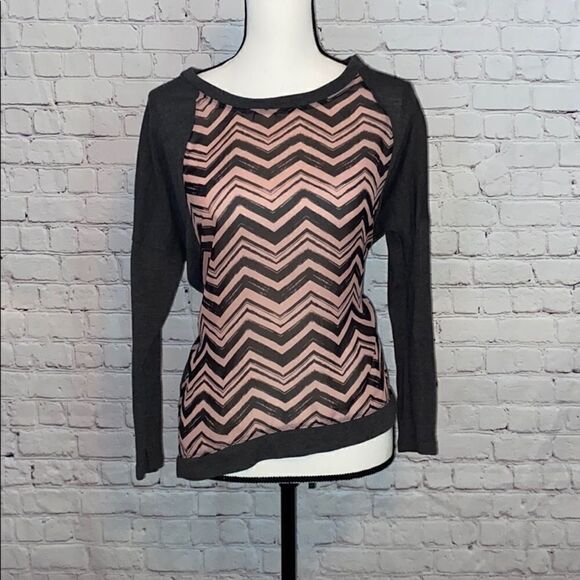 Rue 21 Lightweight Top  - Picture 1 of 5